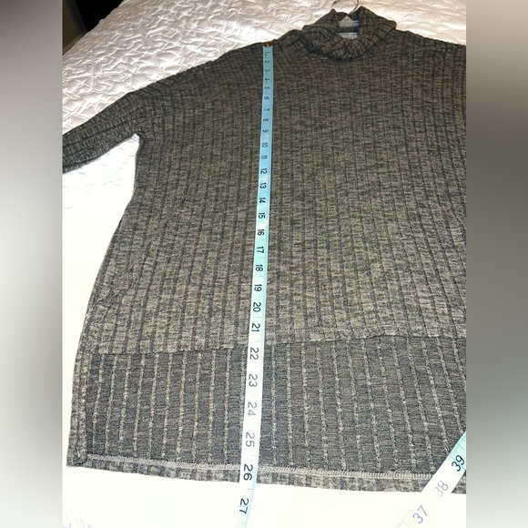 American Eagle Outfitters sweater - Picture 6 of 8